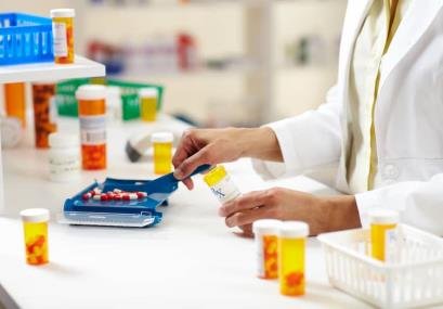 How to Become a Pharmacy Tech