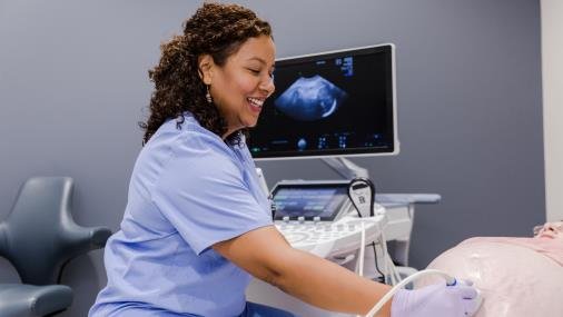 how much does an ultrasound tech make